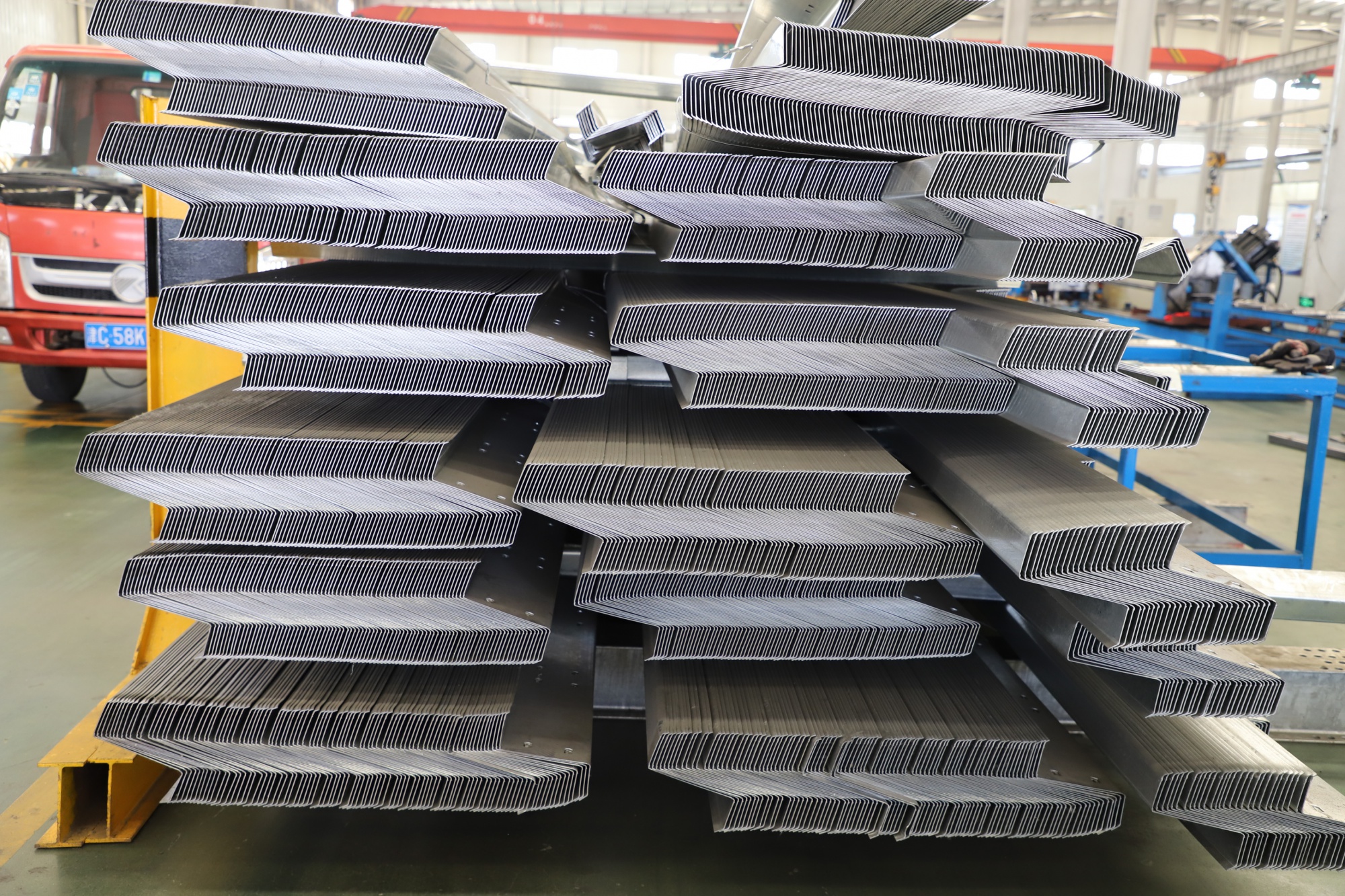 Z-shaped steel for photovoltaic structure